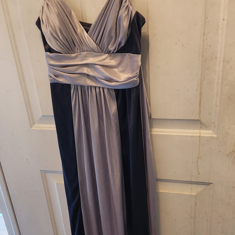 Dress - Picture 5 of 5